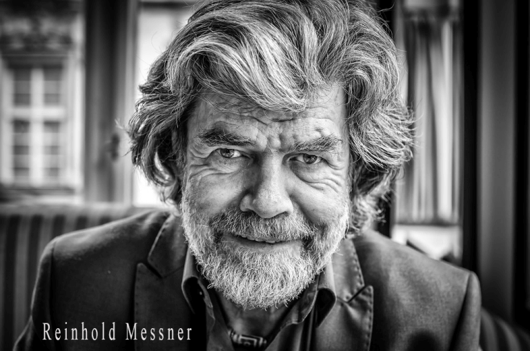 Reinhold Messner schwarz Weiß Profil Bild